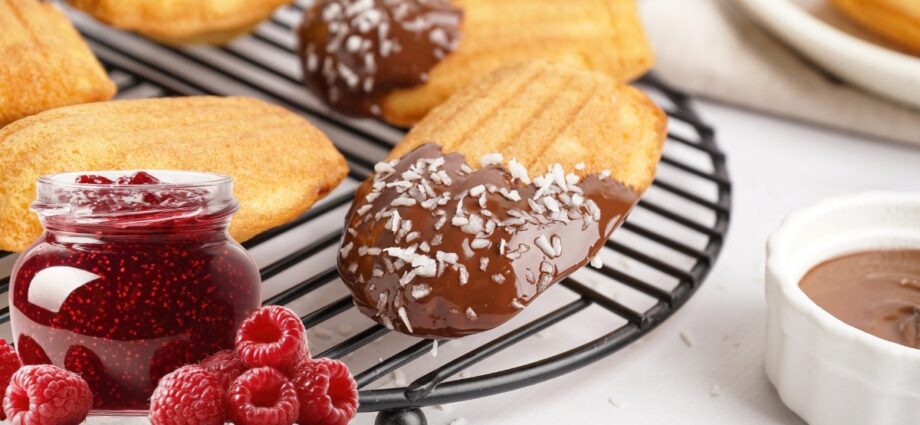 Coco Raspberry Chocolate French Madeleines