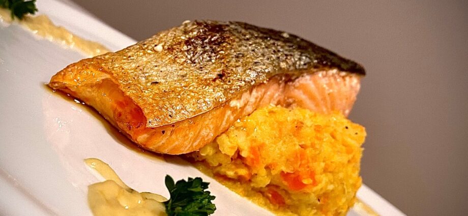 CRISPY SKIN SALMON www.chezfrancois.net