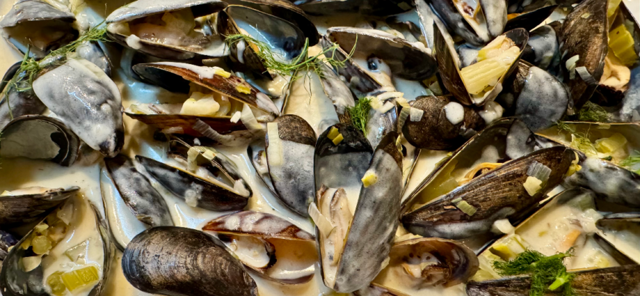 French Mussels www.chezfrancois.net