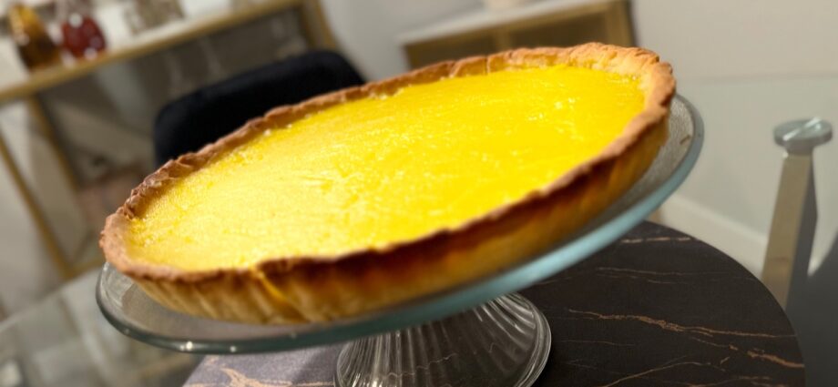 Classic French Lemon Tart www.chezfrancois.net