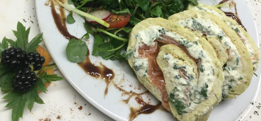 ZUCCHINI ROLL LOX AND CREAM CHEESE - ROULE AUX COURGETTES ET AU SAUMON